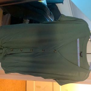 Torrid short sleeve knotted bottom top, size 2